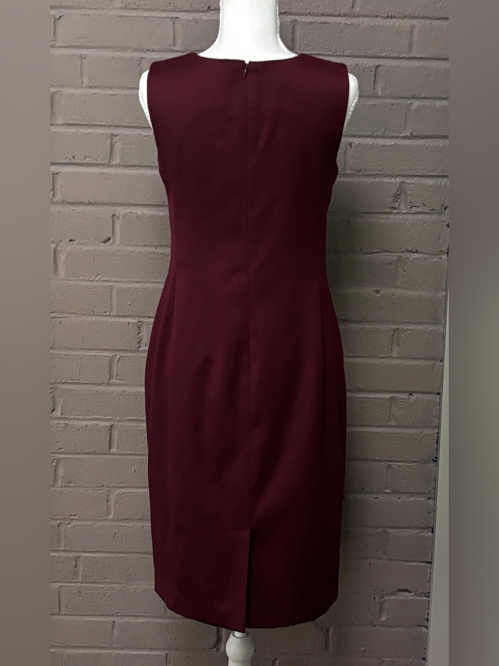 Talbots Sleeveless Sheath Dress in Burgundy with Decorative Bow  10P - Picture 4 of 9